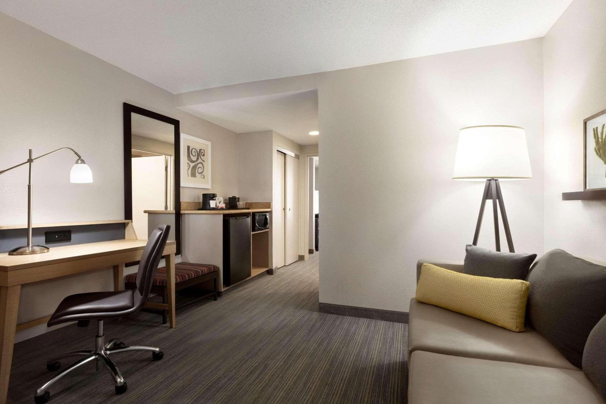 Country Inn & Suites By Radisson, Washington, Dc East - Capitol Heights, Md Экстерьер фото